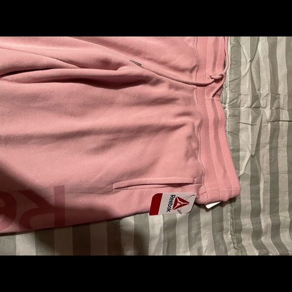Brand new with tags Reebok sweatpants cuffed - Picture 3 of 7